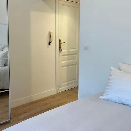 Center Apartment *